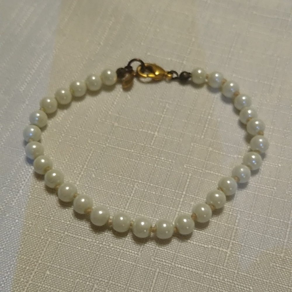 Faux Knotted Pearl Bracelet